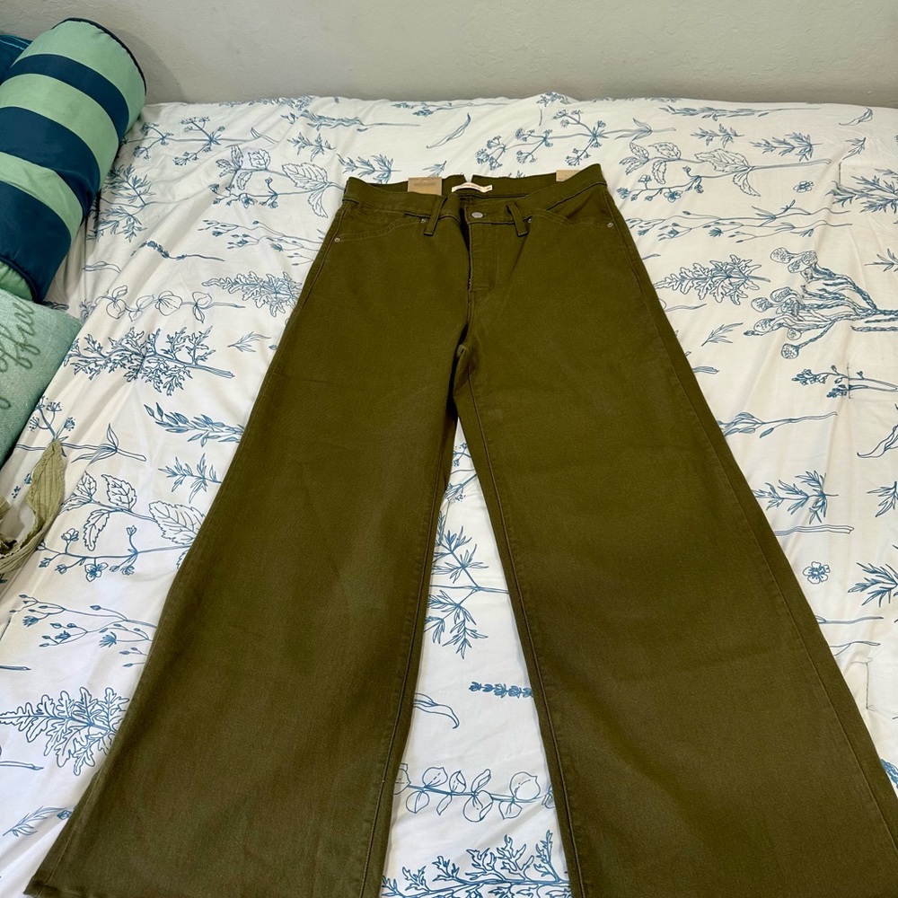 NWT Levis 318 Olive Green Shaping Wide-Leg Pants sz 30 - Picture 6 of 8